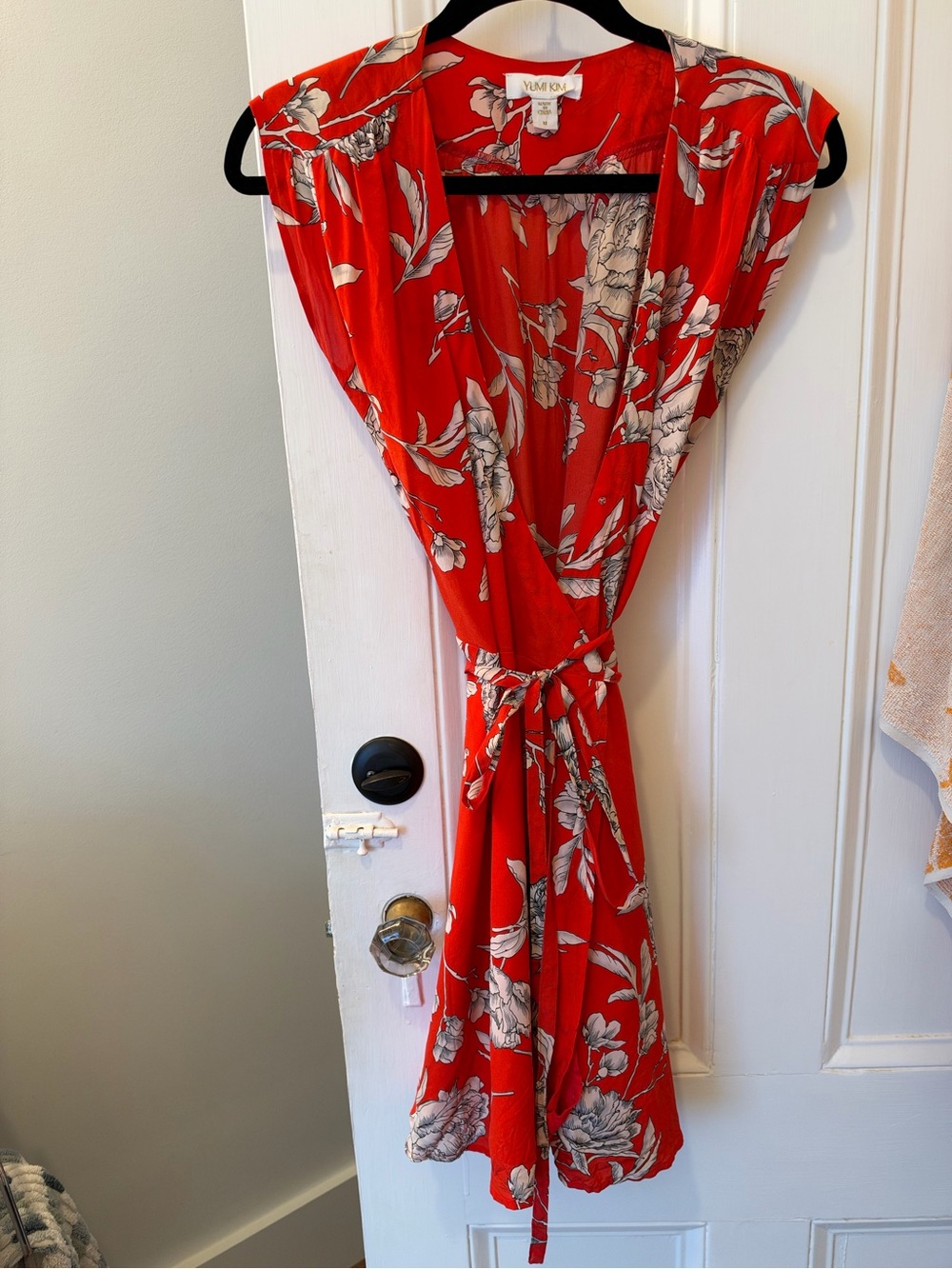 Yumi Kim Silk Floral Wrap Dress V-Neck Tie Waist Size M | Red, White, Black